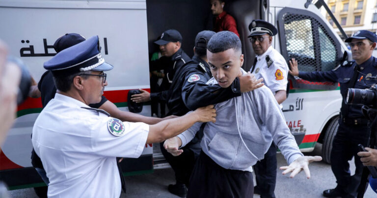 Dispersion-des-rassemblements-de-la-Generation-Z-la-gauche-monte-au-creneau-contre-le-tout-securitaire-768x403